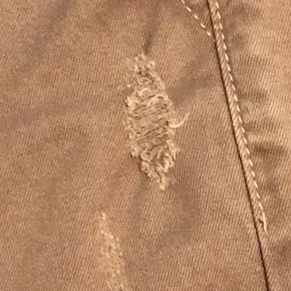 Levi’s brand Women’s Sz 8 Distressed Shorts - Picture 4 of 12